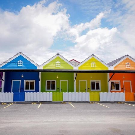 Auranad Tinyhouse Bandar Tanah Merah Wifi Netflix Zewnętrze zdjęcie