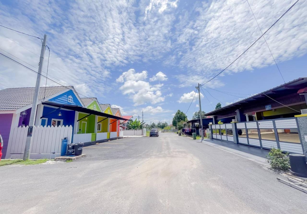 Auranad Tinyhouse Bandar Tanah Merah Wifi Netflix Zewnętrze zdjęcie